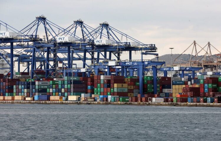 Άλμα 70,4% στις εξαγωγές τον Αύγουστο – Αύξηση 29,9% στο εμπορικό έλλειμμα