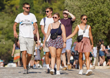 Ποιοι Ευρωπαίοι συνεχίζουν τις διακοπές τους στην Ελλάδα ακόμη και το φθινόπωρο