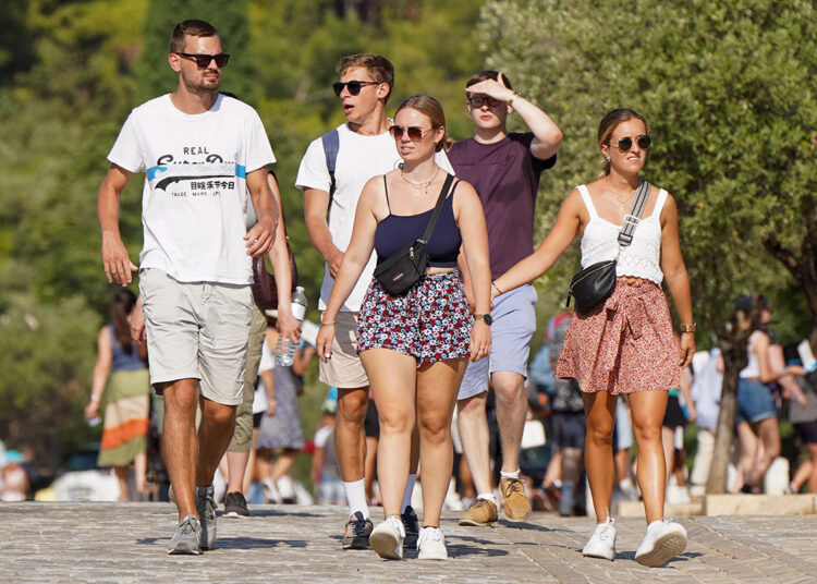 Ποιοι Ευρωπαίοι συνεχίζουν τις διακοπές τους στην Ελλάδα ακόμη και το φθινόπωρο