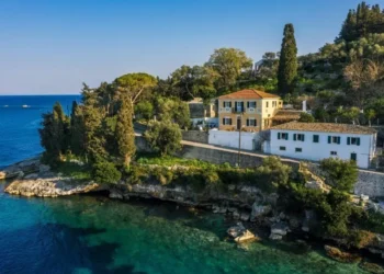 «Bella Vita»: Ξανά στο σφυρί το ακίνητο – «διαμάντι» των Παξών (pics)