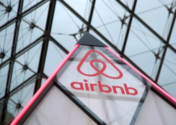 Ξέσπασε πόλεμος για τις βραχυχρόνιες μισθώσεις – Στην αντεπίθεση οι διαχειριστές ακινήτων «Airbnb»