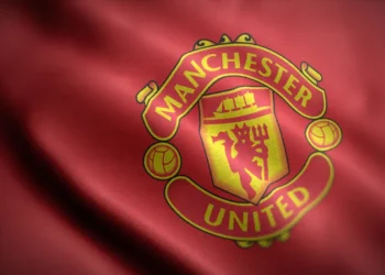 «Βόμβα» από την Apple: Ετοιμάζεται να εξαγοράσει τη Manchester United;