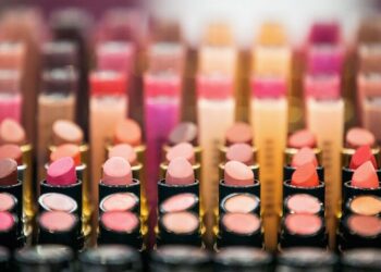 Mega-deal στα καλλυντικά: Αλλάζει το τοπίο στα προϊόντα πολυτελείας