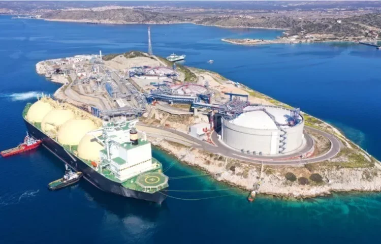 Διώρυγα Gas: «Όχι» στην μονιμοποίηση της πλωτής δεξαμενής ΥΦΑ