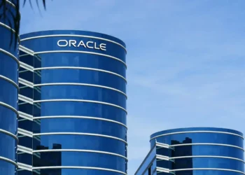 Διέψευσε τους αναλυτές η Oracle – Στα 12,28 δισ. δολάρια τα έσοδα