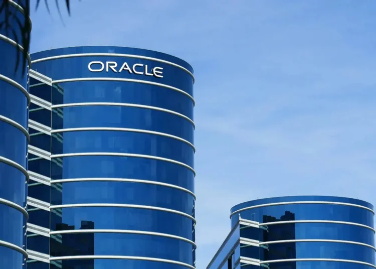 Διέψευσε τους αναλυτές η Oracle – Στα 12,28 δισ. δολάρια τα έσοδα
