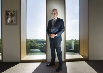 Η Reggeborgh θέλει επιπλέον 9% της Alpha Bank