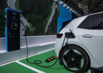 Ηλεκτροκίνηση: Κυρίαρχη σε επτά μεγάλες αγορές αυτοκινήτων της Ευρώπης έως το 2027