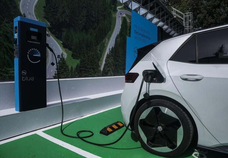 Ηλεκτροκίνηση: Κυρίαρχη σε επτά μεγάλες αγορές αυτοκινήτων της Ευρώπης έως το 2027