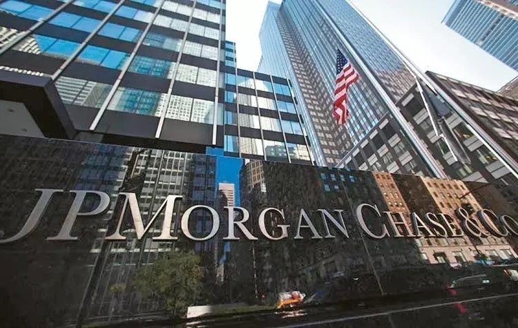 JP Morgan: Γιατί προτιμά την Ελλάδα από τις αναδυόμενες αγορές στην Ευρώπη – Τop Pick η Alpha Bank