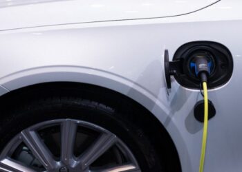 Στρατηγικής σημασίας συμφωνία με ινδική εταιρεία για την παραγωγή σταθμών φόρτισης ηλεκτρικών οχημάτων