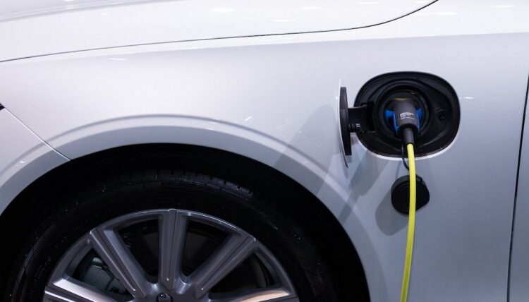 Στρατηγικής σημασίας συμφωνία με ινδική εταιρεία για την παραγωγή σταθμών φόρτισης ηλεκτρικών οχημάτων