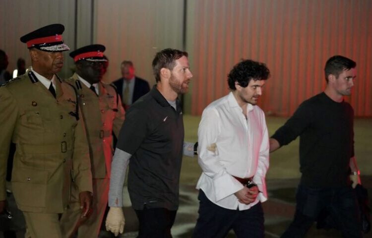 FTX: Στις ΗΠΑ ο Sam Bankman-Fried – Ένοχοι δήλωσαν συνεργάτες του