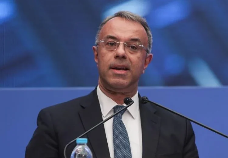 «Μαχαίρι» σε 12 προμήθειες συναλλαγών ζητά η κυβέρνηση από τις τράπεζες