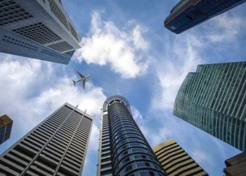 Επενδυτική «εξόρμηση» μεγάλων ελληνικών ομίλων στο Παρίσι με την Piraeus Securities