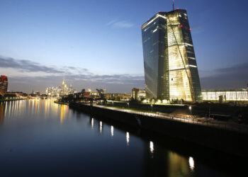 ΕΚΤ: Έρχονται γενναίες αυξήσεις μισθών – Ο πληθωρισμός θα τις εξανεμίσει