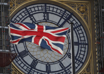 Η ΕΕ ίσως γλυτώσει την ύφεση – όχι όμως και η Βρετανία