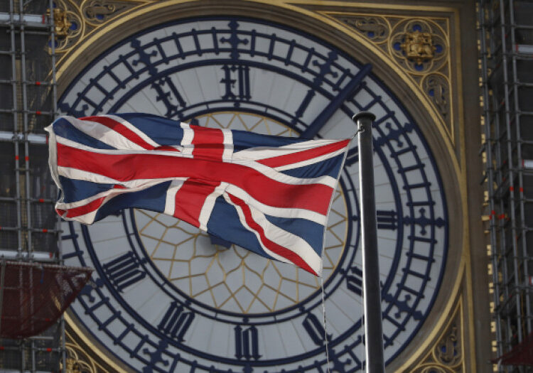 Η ΕΕ ίσως γλυτώσει την ύφεση – όχι όμως και η Βρετανία