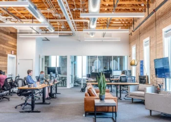 KPMG: Ανθρώπινο δυναμικό και Μεγάλη Επανεξέταση στον πυρήνα της νέας ερευνας