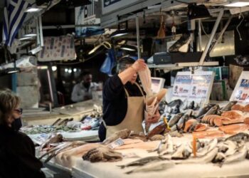 Αποκλιμάκωση του πληθωρισμού στο 7,2% – Πού ανεβαίνουν και πού πέφτουν οι τιμές