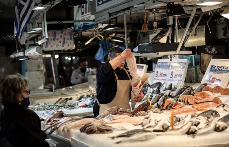 Αποκλιμάκωση του πληθωρισμού στο 7,2% – Πού ανεβαίνουν και πού πέφτουν οι τιμές