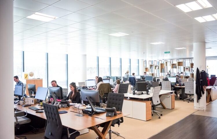 Κατώτατος μισθός: Το νέο χρονοδιάγραμμα για την αύξηση – Σε ισχύ από 1η Απριλίου