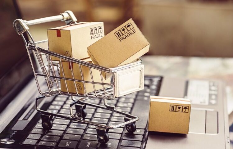 Γεμίζουν τα ηλεκτρονικά «ράφια» των μεγάλων αλυσίδων – Από e-shops γίνονται marketplaces