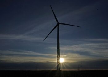 ΕΛΕΤΑΕΝ: Από τα αιολικά πάρκα το 51% των επιδοτήσεων στους καταναλωτές ρεύματος