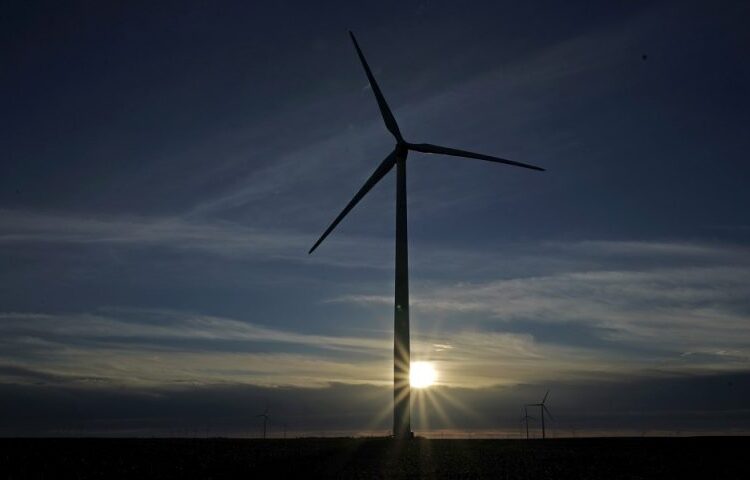 ΕΛΕΤΑΕΝ: Από τα αιολικά πάρκα το 51% των επιδοτήσεων στους καταναλωτές ρεύματος
