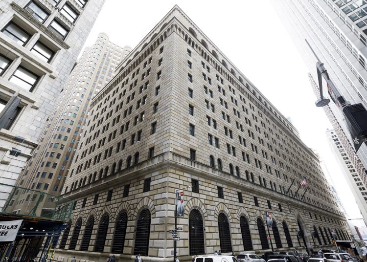 Από την Κυριακή η Fed έχει δανείσει σχεδόν 12 δισ. δολάρια σε αμερικανικές τράπεζες