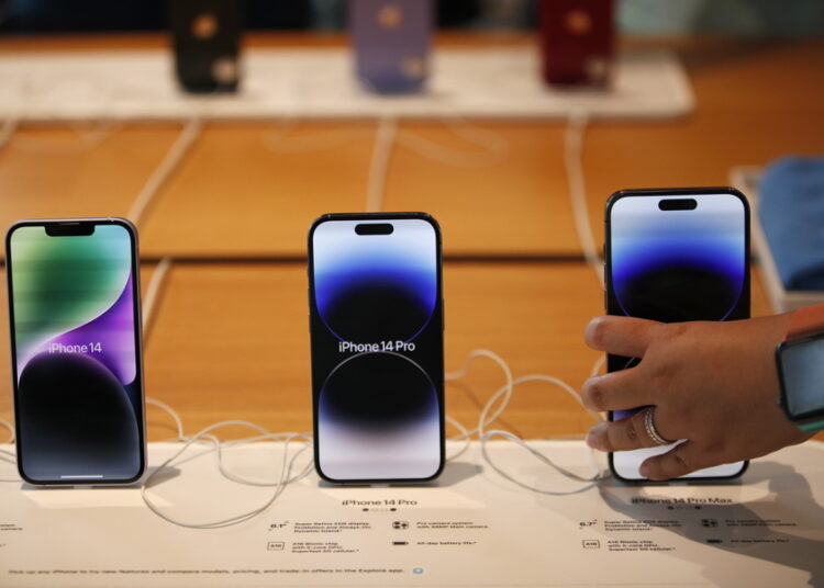 10 γεγονότα για τα smartphones που μας κρύβουν οι Big Tech