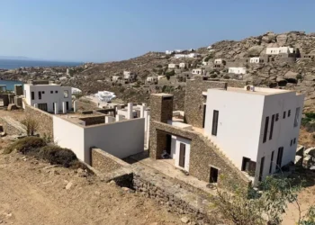 Μύκονος: «Βαρύ» σφυρί για δύο βίλες στον Κούνδουρο με τιμή εκκίνησης 3,4 εκατ. ευρώ (pics)