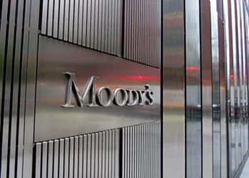 Moody’s: Η ισχυρή πιστωτική ανάπτυξη και τα υψηλότερα επιτόκια ενισχύουν τις ελληνικές τράπεζες