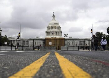 Fitch: Γιατί απειλεί να υποβαθμίσει την αξιολόγηση ΑΑΑ των ΗΠΑ