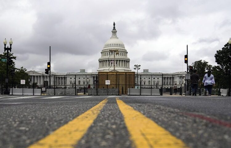 Fitch: Γιατί απειλεί να υποβαθμίσει την αξιολόγηση ΑΑΑ των ΗΠΑ
