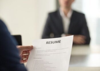 Εκτινάχθηκαν κατά 42,2% οι κενές θέσεις εργασίας το δ΄τρίμηνο του 2022