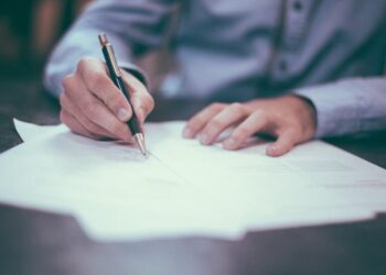 PwC: Ανάκαμψη των παγκόσμιων deals το 2023 – Οι προοπτικές της αγοράς