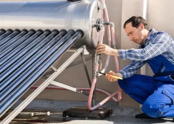 Επιδότηση ηλιακού θερμοσίφωνα: Πού γίνονται αιτήσεις – Τα ποσά που θα λάβουν οι δικαιούχοι
