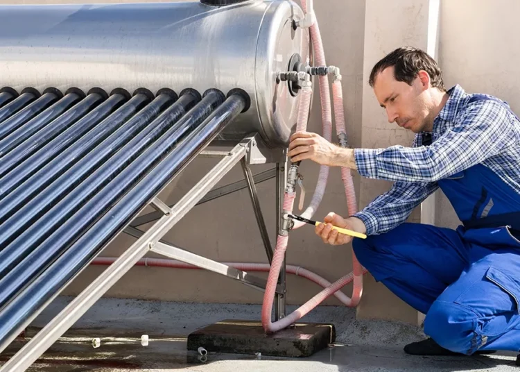 Επιδότηση ηλιακού θερμοσίφωνα: Πού γίνονται αιτήσεις – Τα ποσά που θα λάβουν οι δικαιούχοι