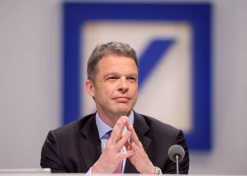 Κρίστιαν Ζίβινγκ: O άνθρωπος που ανέλαβε να σώσει τη Deutsche Bank