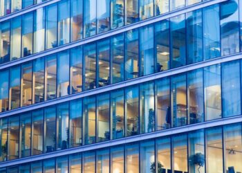 Το ποιοτικό άλμα του ελληνικού επιχειρείν: Αύξηση τζίρου σε τεχνολογία, κατασκευές