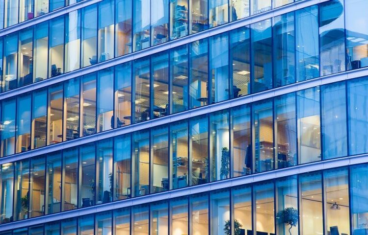 Το ποιοτικό άλμα του ελληνικού επιχειρείν: Αύξηση τζίρου σε τεχνολογία, κατασκευές