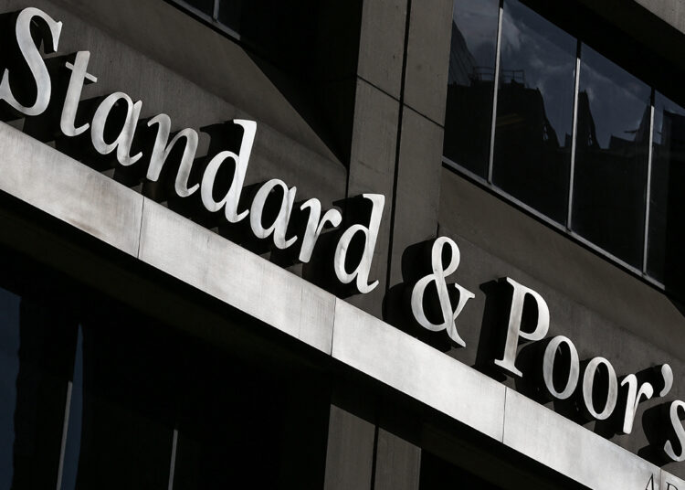 Σε αναβαθμίσεις των ελληνικών τραπεζών προχώρησε η Standard & Poor’s