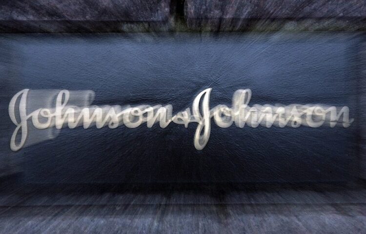 Τα τριμηνιαία έσοδα της Johnson & Johnson ξεπέρασαν τις προσδοκίες