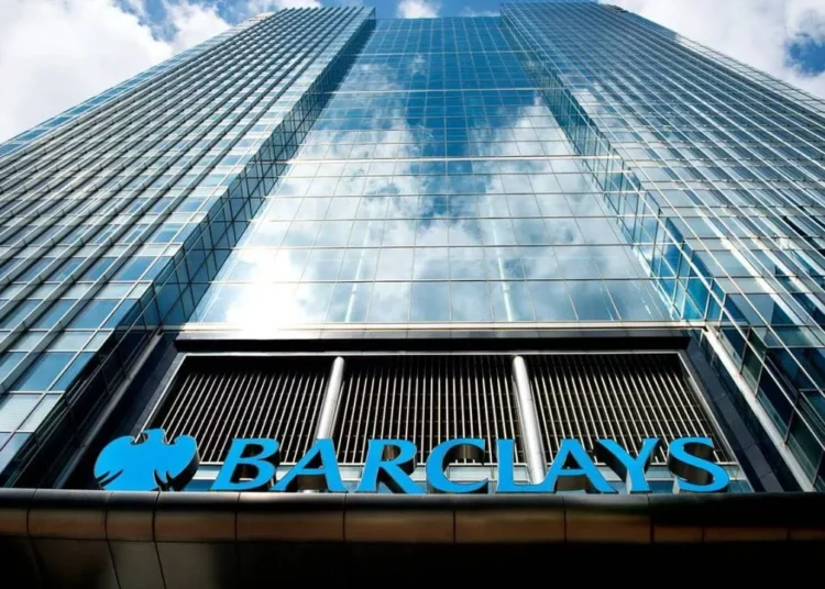 Barclays: H S&P μπορεί να αναβαθμίσει το outlook της χώρας σε θετικό