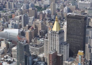 ΗΠΑ: «Ρωγμές» στα εμπορικά ακίνητα αλλά όχι «καταρρεύσεις»