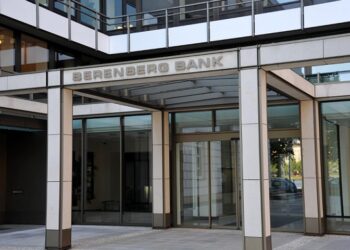 Berenberg Bank: Η Ελλάδα και τα άλλα «PIGS» έγιναν η ατμομηχανή της Ευρωζώνης