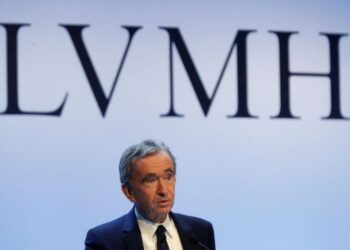 Bernard Arnault: «Τρύπα» 14,2 δισ. σε μία μέρα για τον πλουσιότερο άνδρα του κόσμου