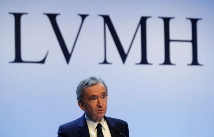 Bernard Arnault: «Τρύπα» 14,2 δισ. σε μία μέρα για τον πλουσιότερο άνδρα του κόσμου