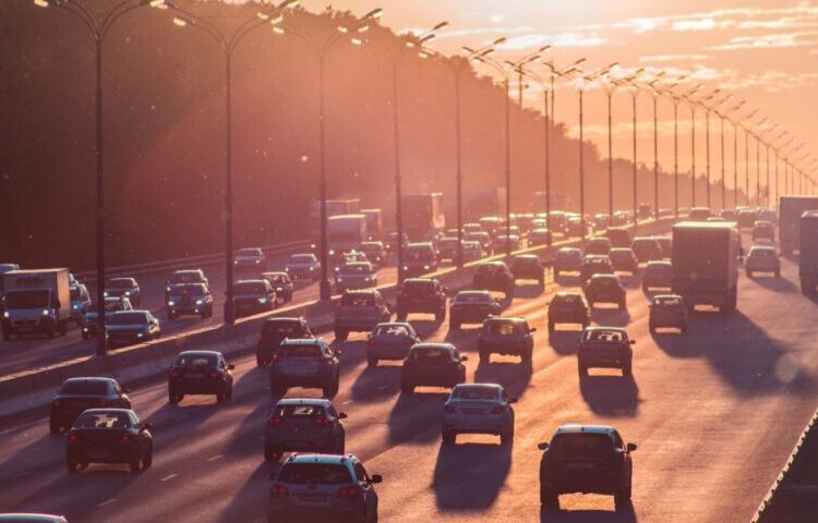 ΕΛΣΤΑΤ: Αύξηση 1,9% στις άδειες κυκλοφορίας τον Απρίλιο